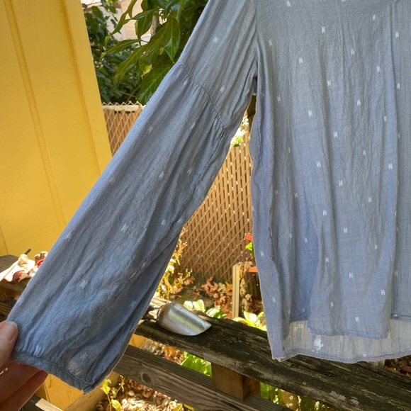 Old navy slight bell sleeve linen shirt - Picture 5 of 7